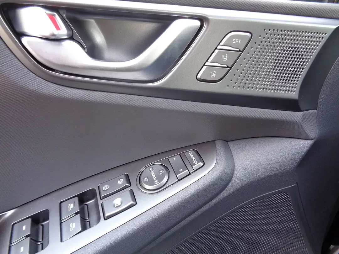 Hyundai IONIQ 1.6 GDI PHEV Hybrid Premium - Thumbnail 12