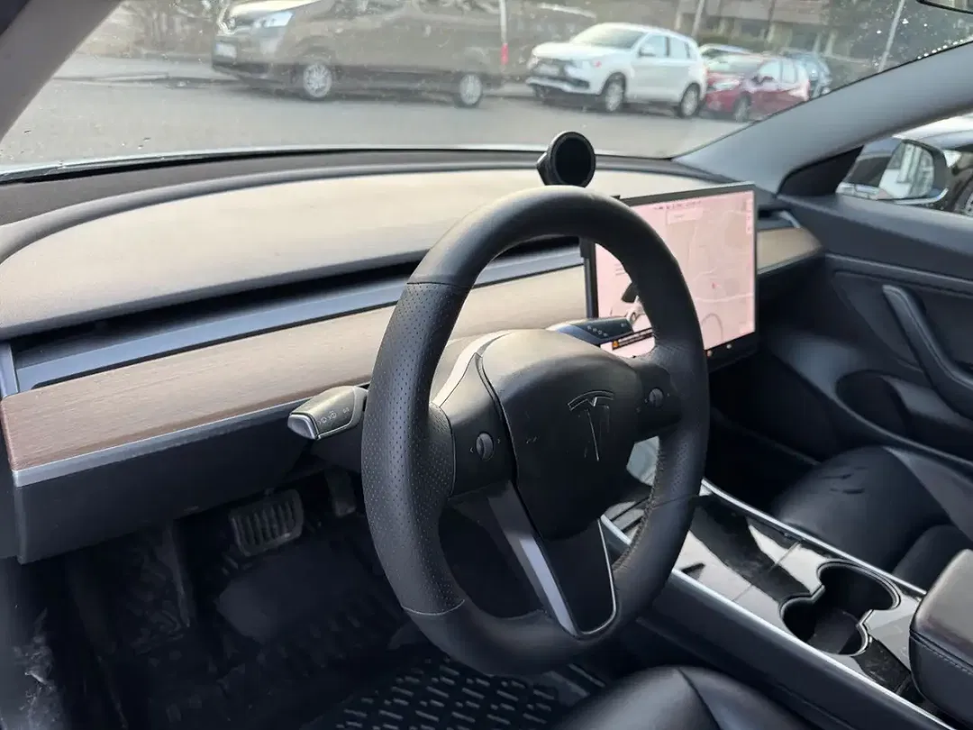 Tesla Model 3 RWD Standard Range Plus - Thumbnail 10