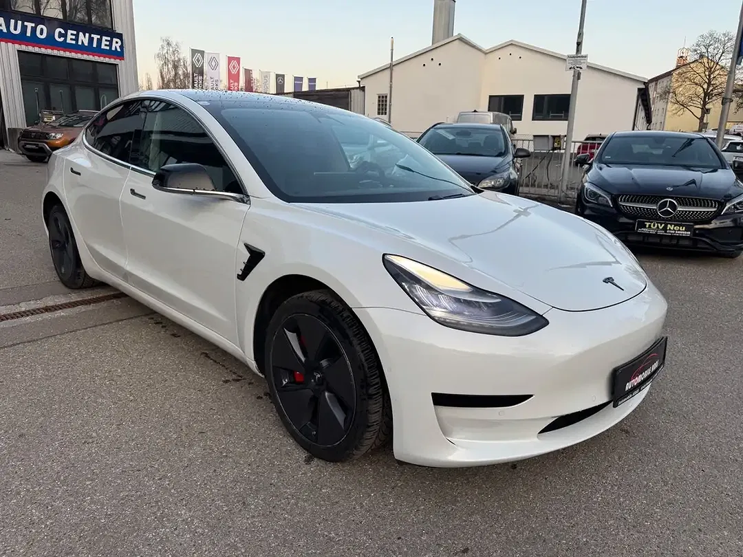 Tesla Model 3 RWD Standard Range Plus - Thumbnail 3