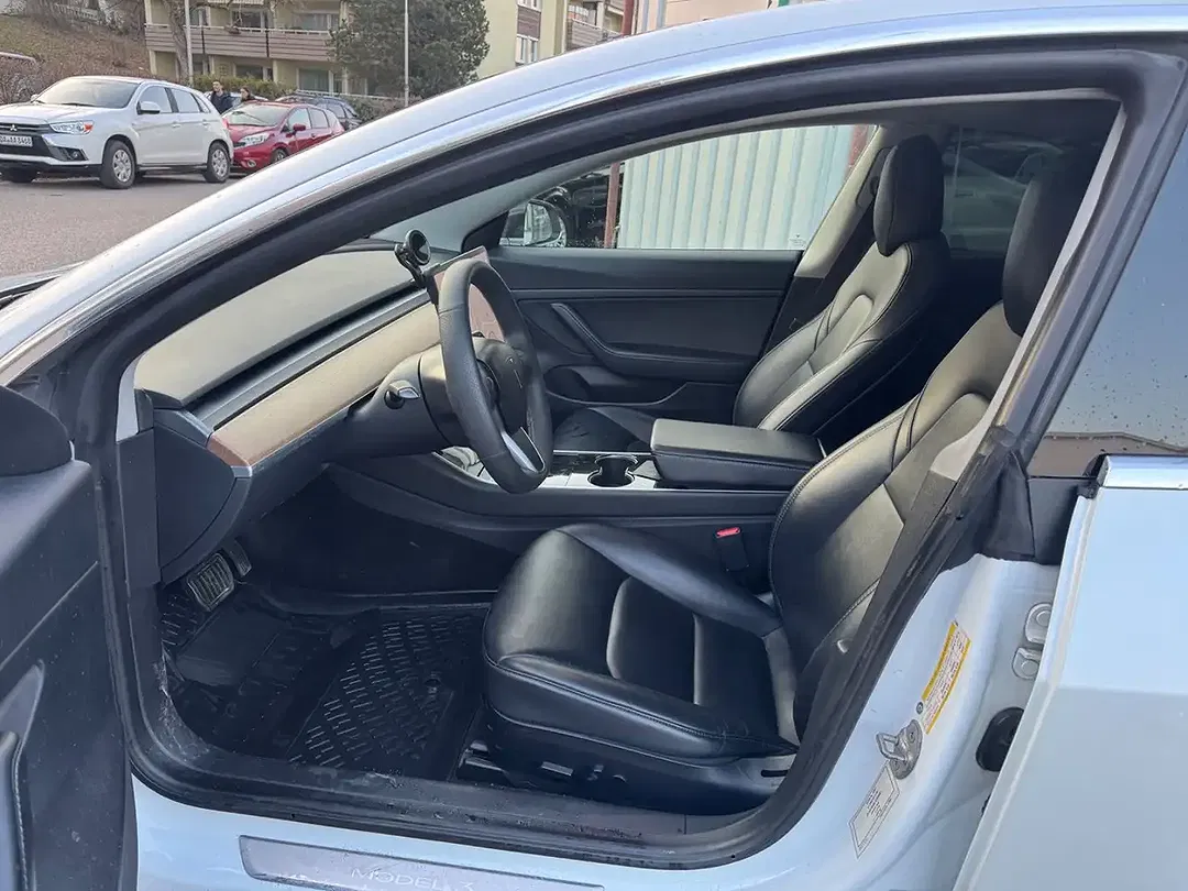 Tesla Model 3 RWD Standard Range Plus - Thumbnail 9