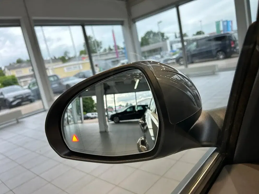 Mercedes-Benz C 180 MBUX Avantgarde - Thumbnail 19