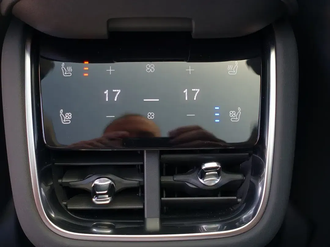 Volvo ES90 Single Motor Extended Range Ultra - Thumbnail 13