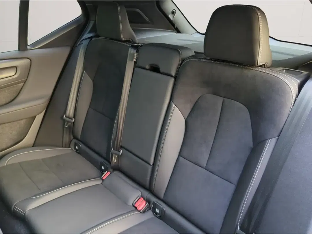 Volvo XC40 B3 Ultra Black Edition - Thumbnail 10