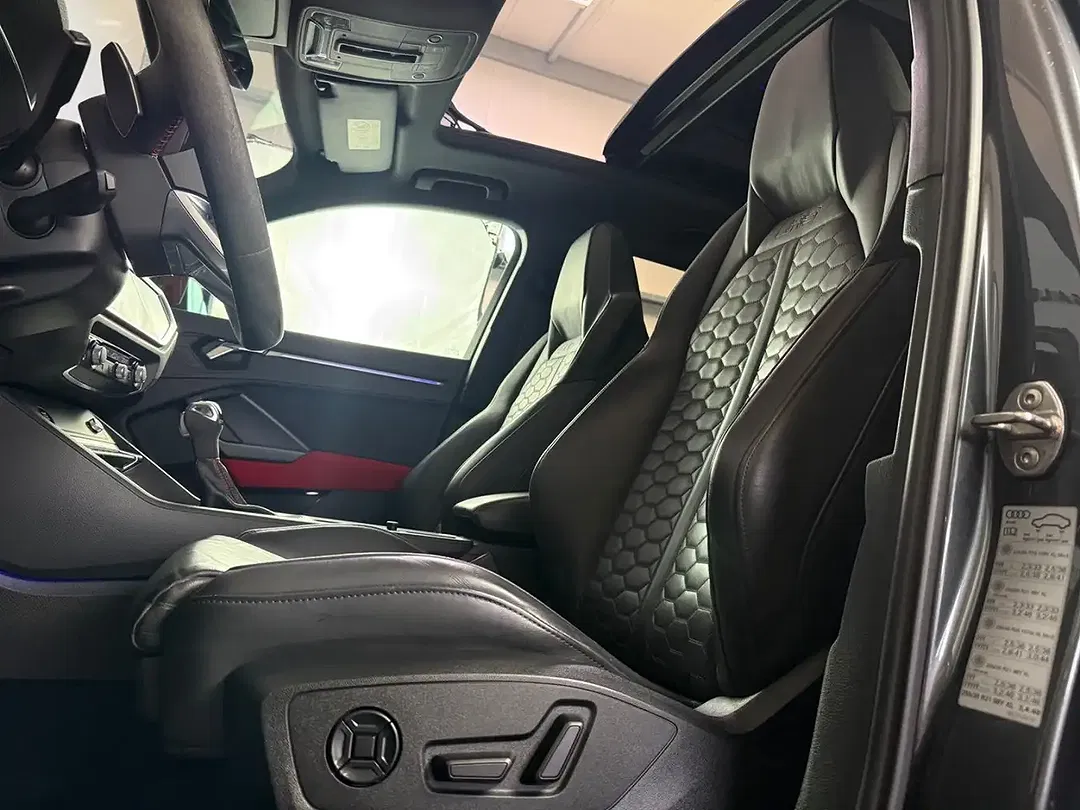 Audi RS Q3 2.5 TFSI quattro Matrix LED - Thumbnail 10