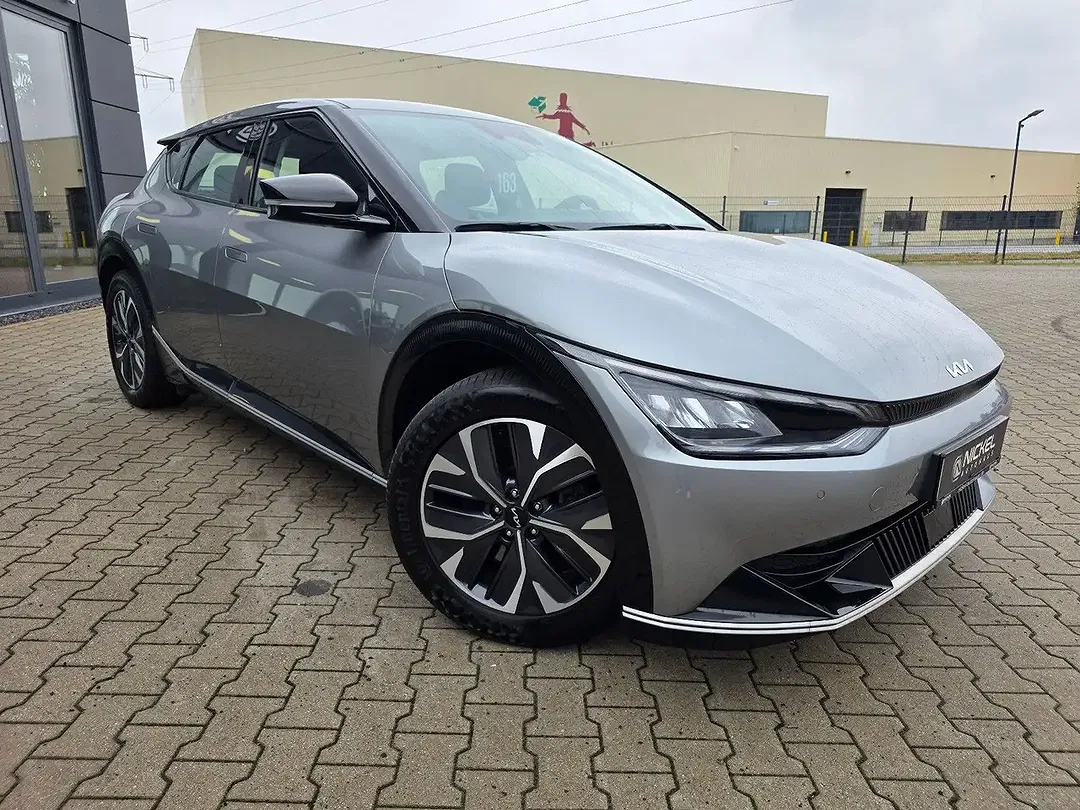 Kia EV6 - Thumbnail 11