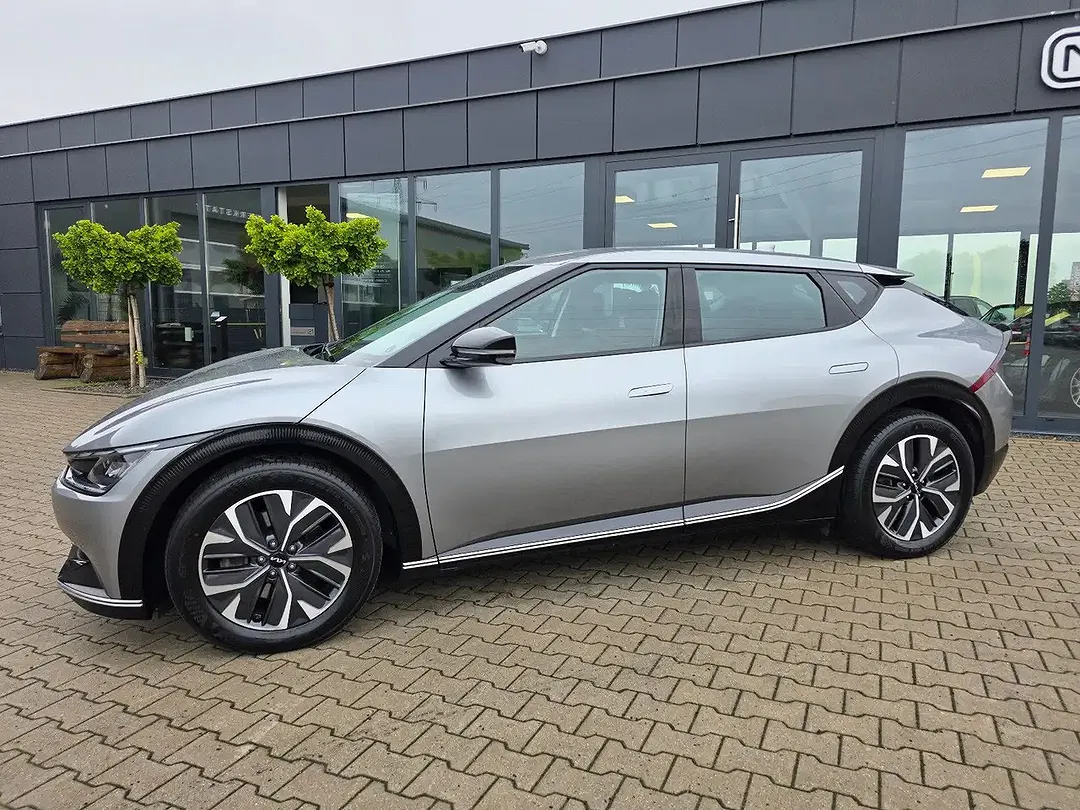Kia EV6 - Thumbnail 13