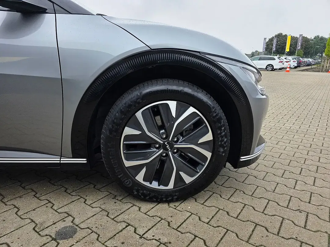 Kia EV6 - Thumbnail 15