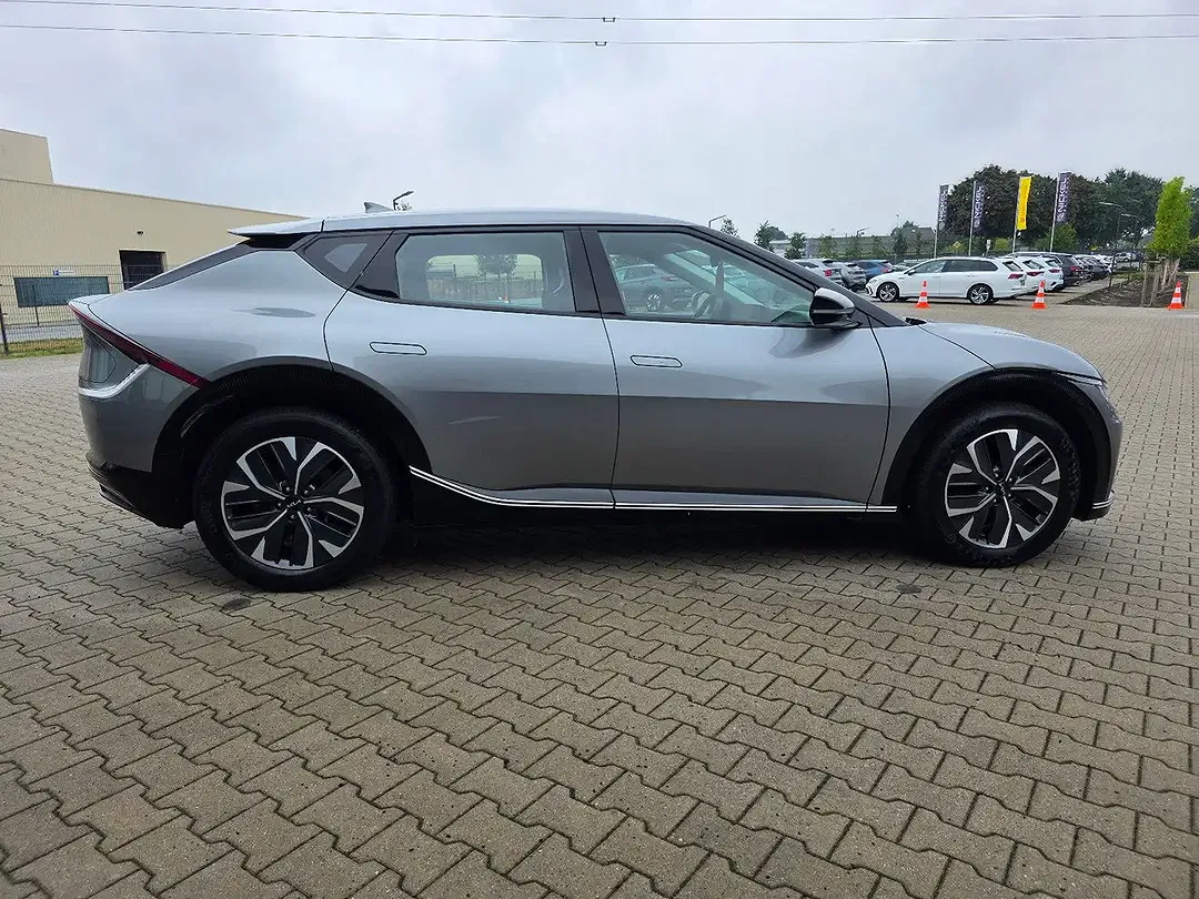 Kia EV6 - Thumbnail 16