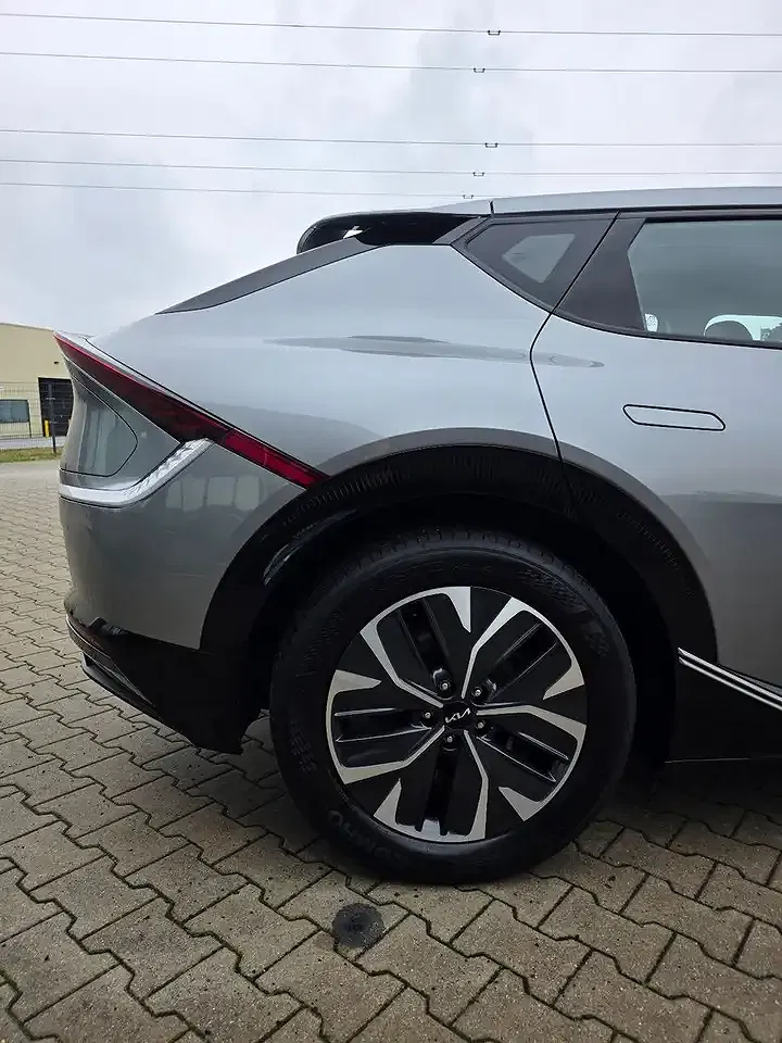 Kia EV6 - Thumbnail 17