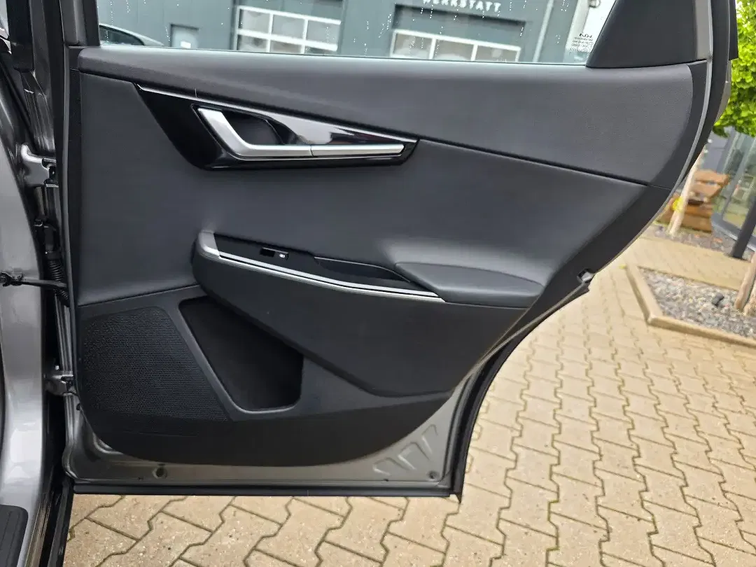 Kia EV6 - Thumbnail 24