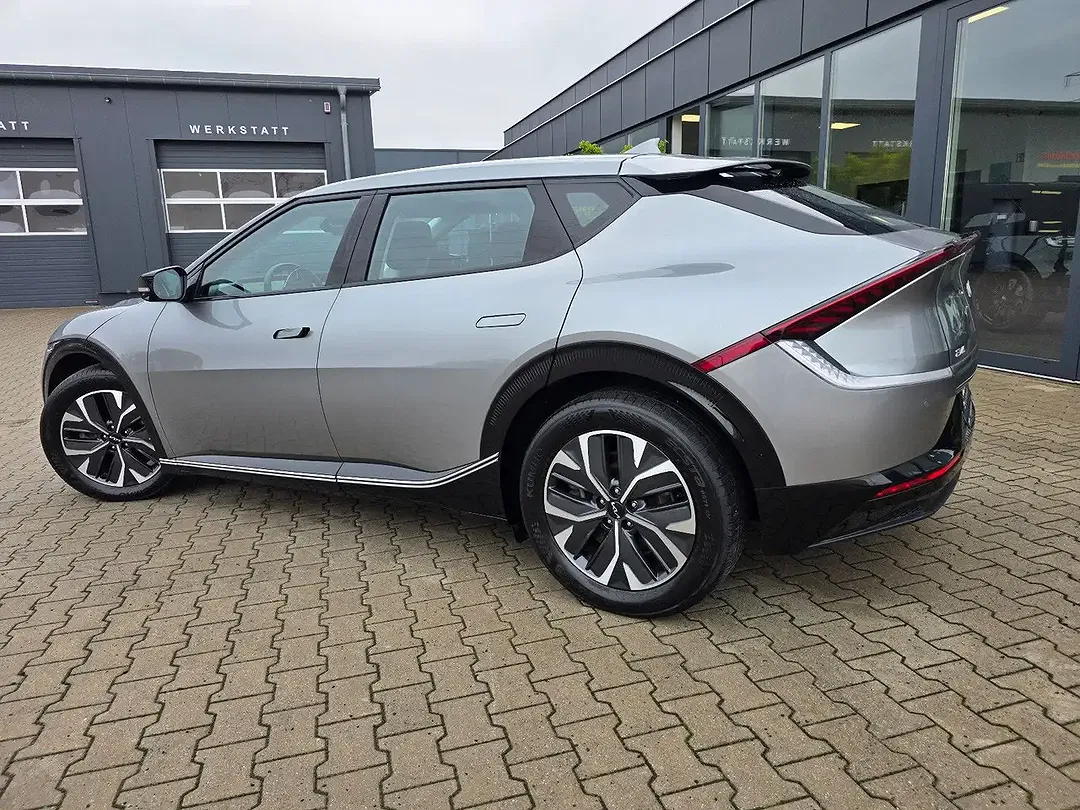 Kia EV6 - Thumbnail 8