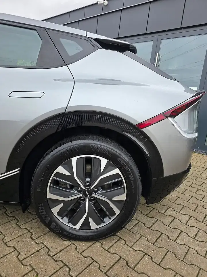 Kia EV6 - Thumbnail 9