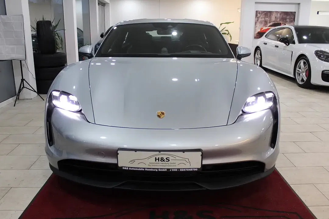 Porsche Taycan Sport Chrono - Thumbnail 10