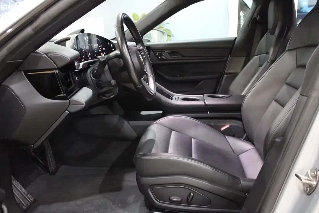 Porsche Taycan Sport Chrono - Thumbnail 11