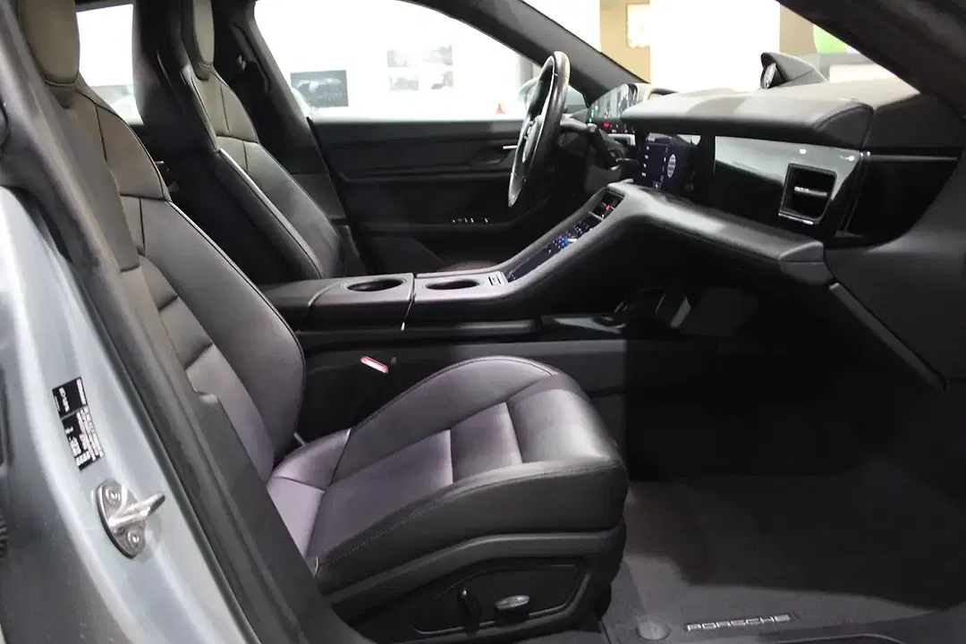 Porsche Taycan Sport Chrono - Thumbnail 12