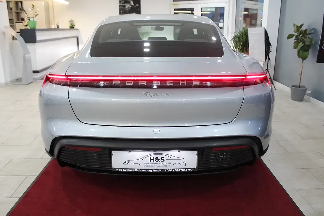 Porsche Taycan Sport Chrono - Thumbnail 3