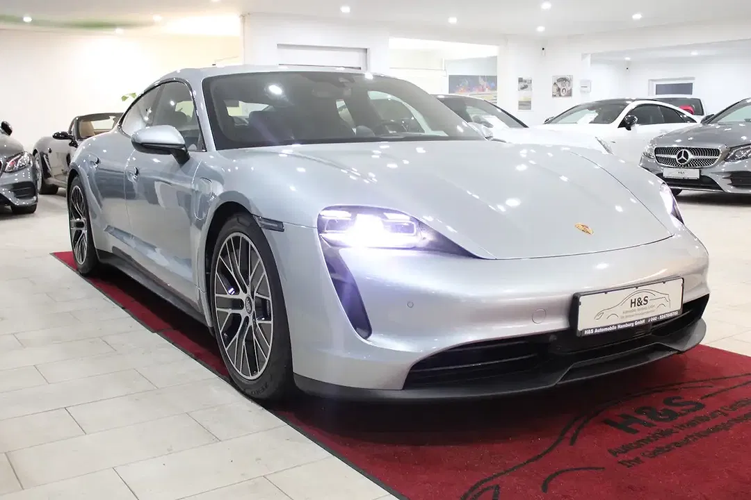 Porsche Taycan Sport Chrono - Thumbnail 9