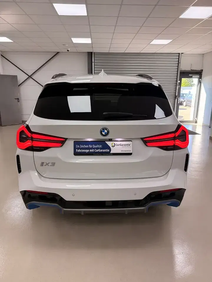 BMW iX3 M Sport - Thumbnail 3
