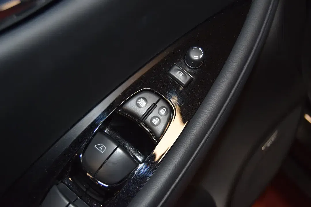 Nissan Leaf - Thumbnail 11