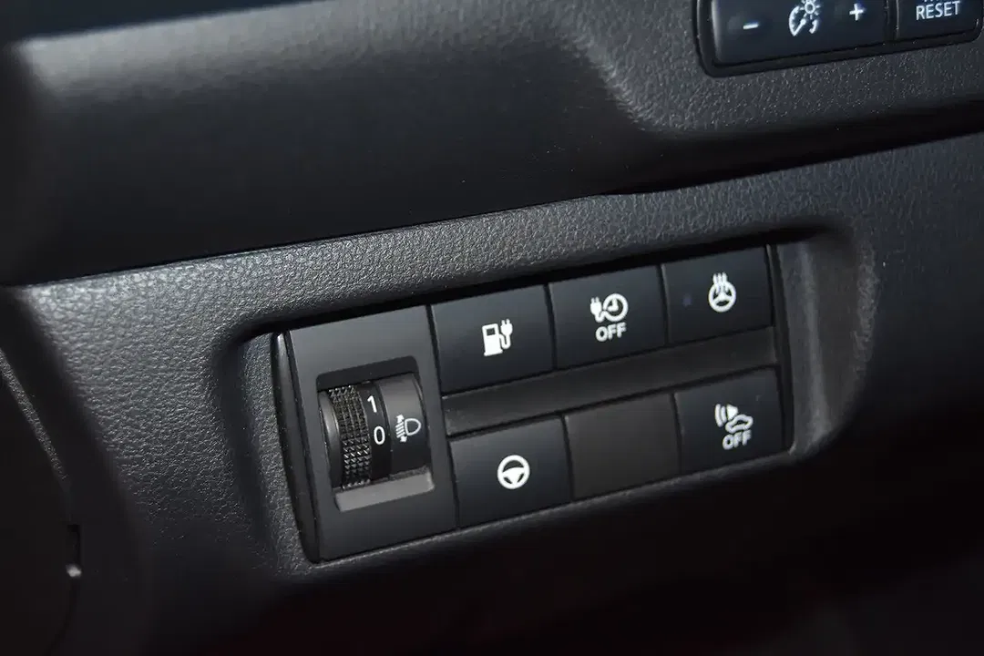 Nissan Leaf - Thumbnail 13