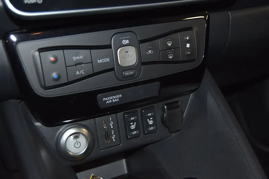 Nissan Leaf - Thumbnail 14