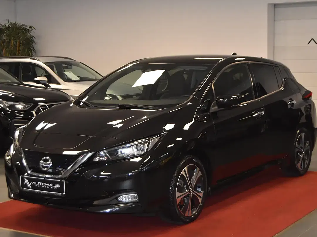 Nissan Leaf - Thumbnail 3