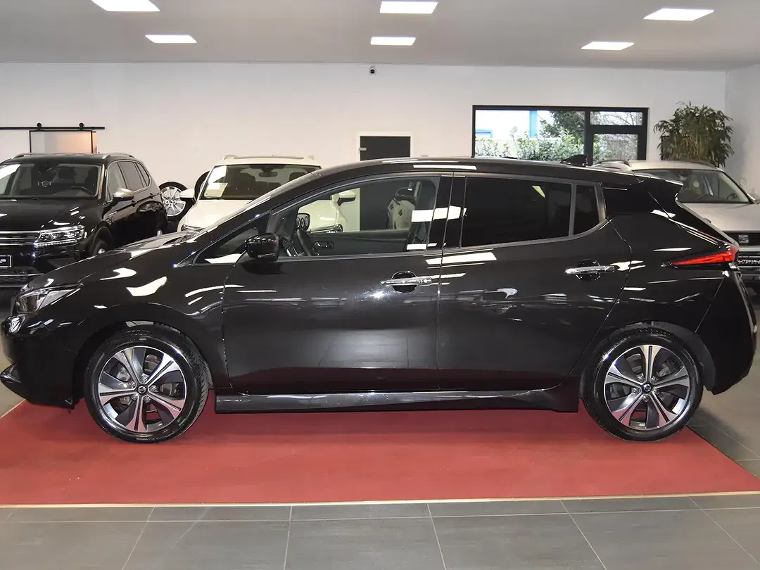 Nissan Leaf - Thumbnail 4