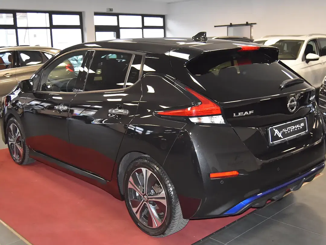 Nissan Leaf - Thumbnail 5