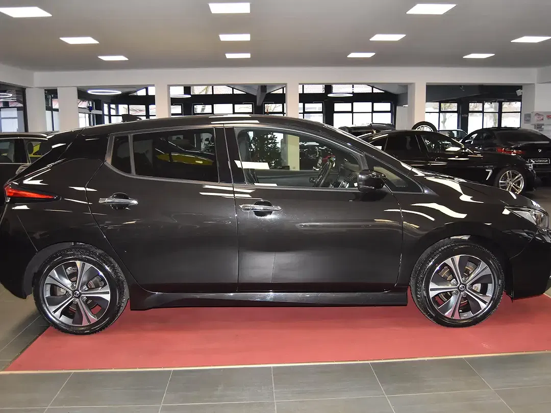 Nissan Leaf - Thumbnail 8