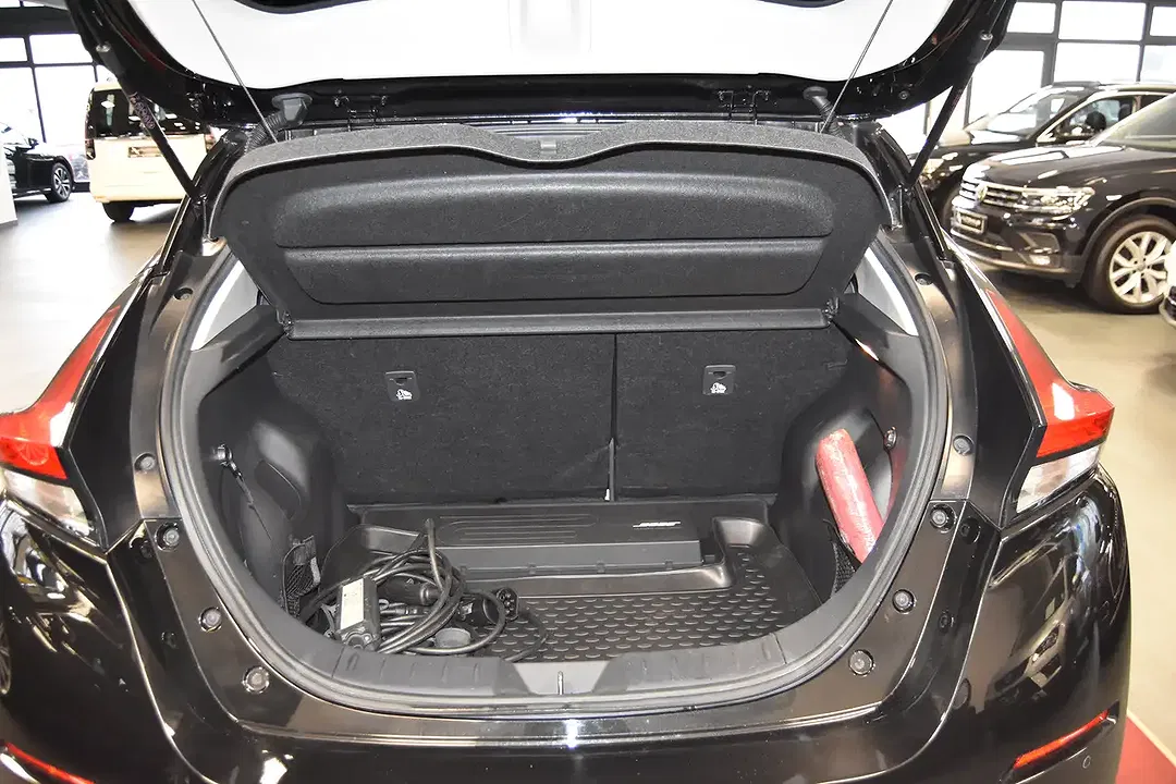 Nissan Leaf - Thumbnail 9