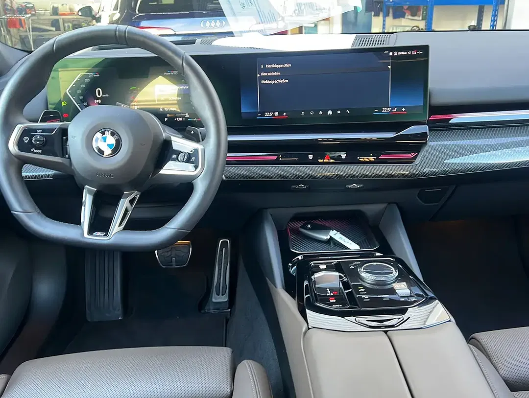 BMW 520 M Sport - Thumbnail 2