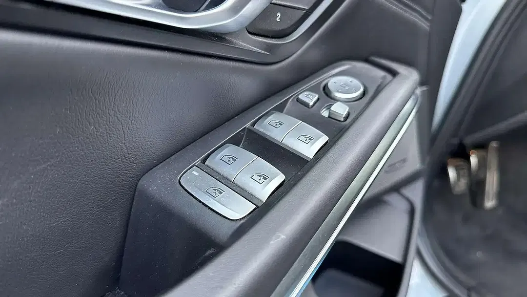 BMW M3 - Thumbnail 6