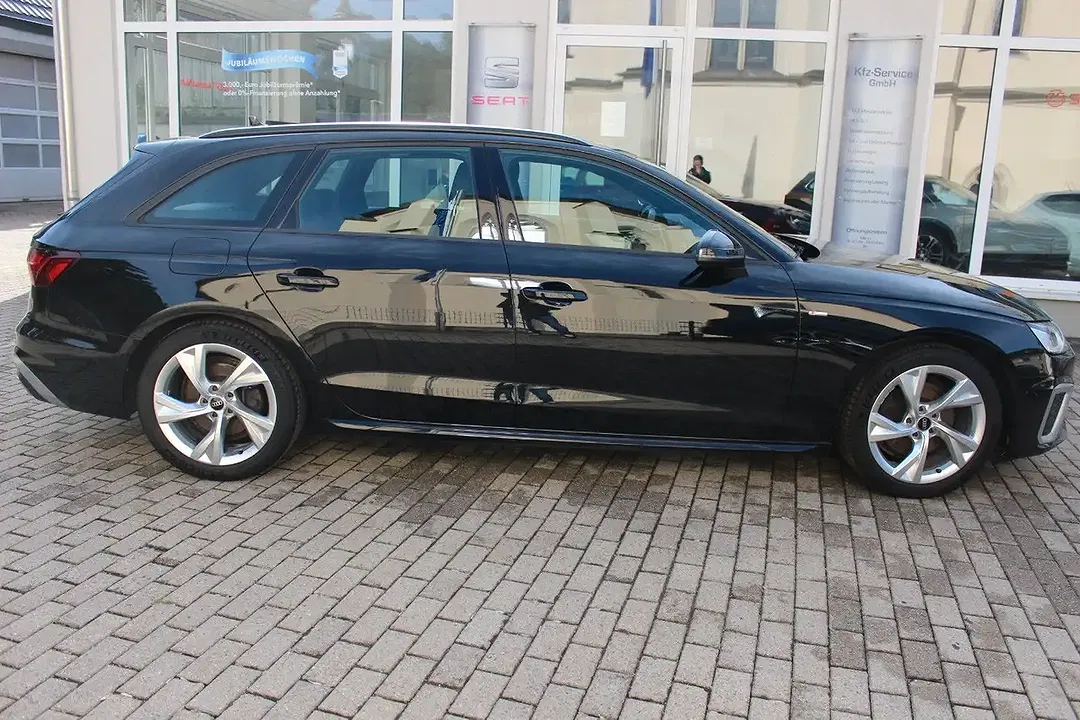 Audi A4 35 TFSI Matrix LED Avant S line - Thumbnail 3