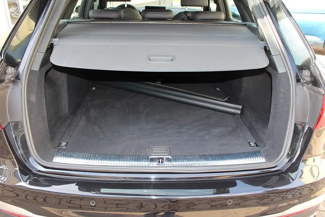 Audi A4 35 TFSI Matrix LED Avant S line - Thumbnail 9