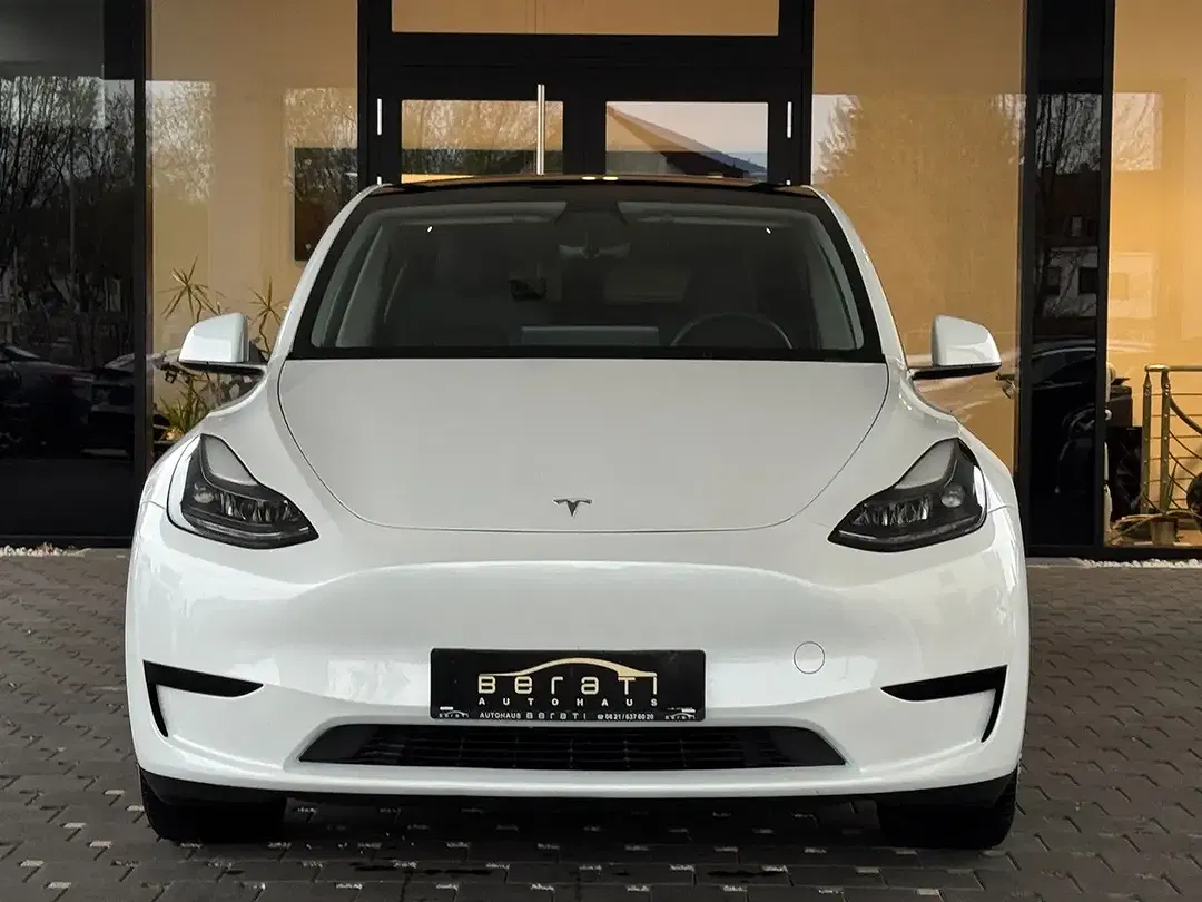 Tesla Model Y AWD Premium - Thumbnail 3