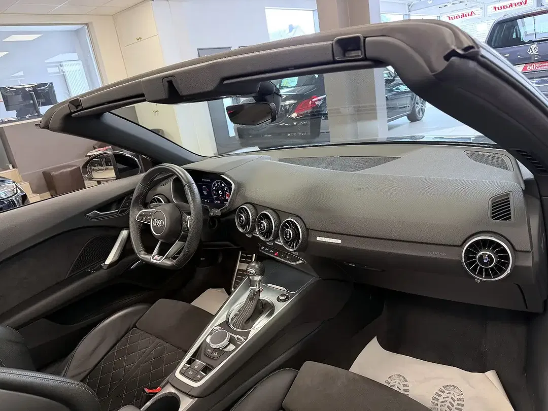 Audi TTS quattro Roadster - Thumbnail 10