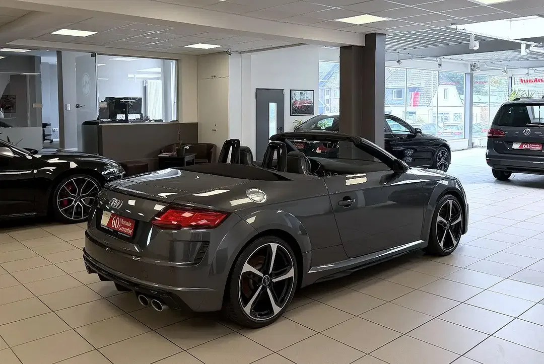 Audi TTS quattro Roadster - Thumbnail 3