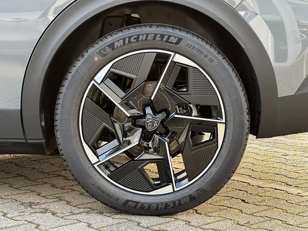 Peugeot 408 210 EV GT - Thumbnail 8