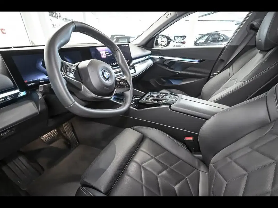 BMW i5 - Thumbnail 3