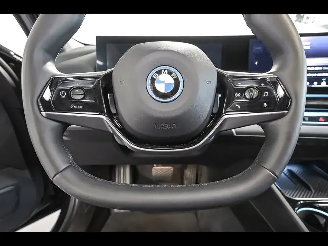 BMW i5 - Thumbnail 4