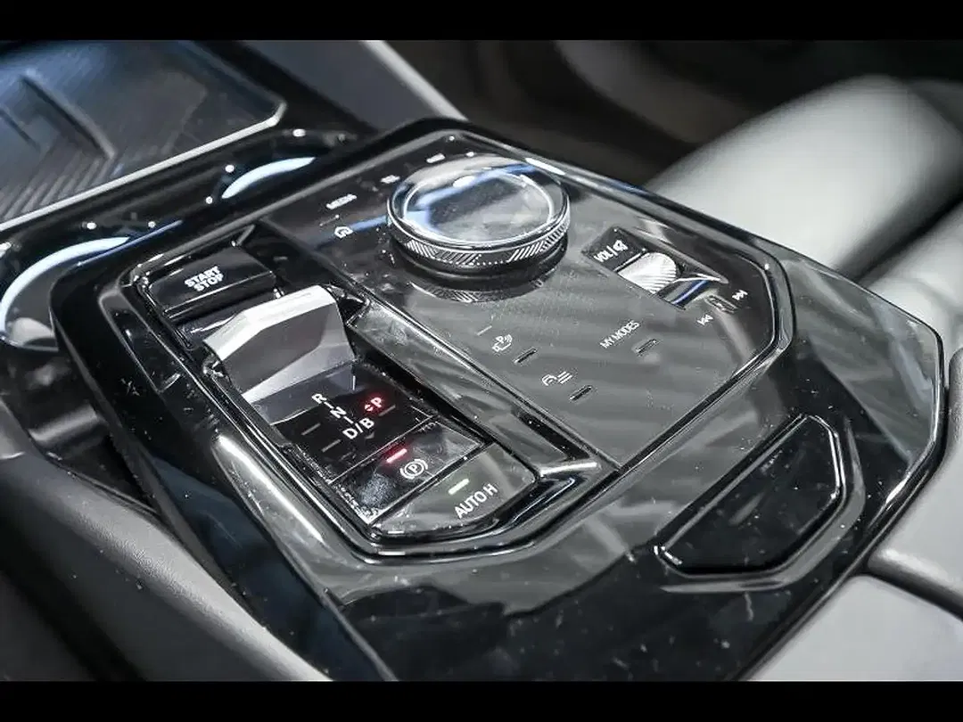 BMW i5 - Thumbnail 5
