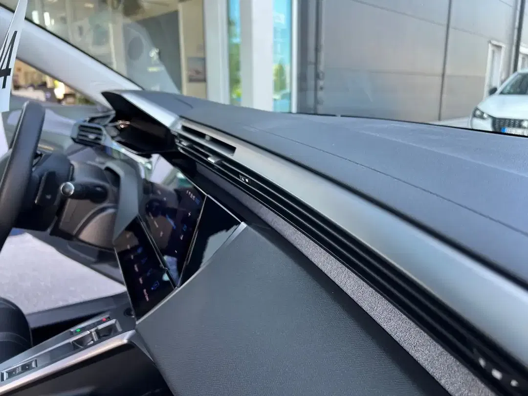 Peugeot 308 180 e-EAT8 Hybrid Allure SW - Thumbnail 11