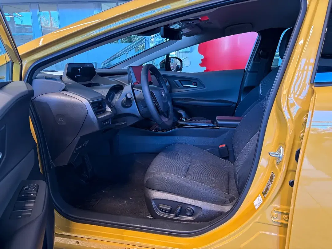 Toyota Prius Executive - Thumbnail 4