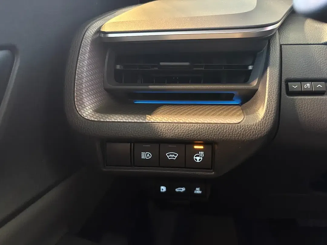 Toyota Prius Executive - Thumbnail 8