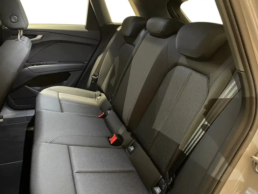 Audi Q4 e-tron 35 - Thumbnail 6