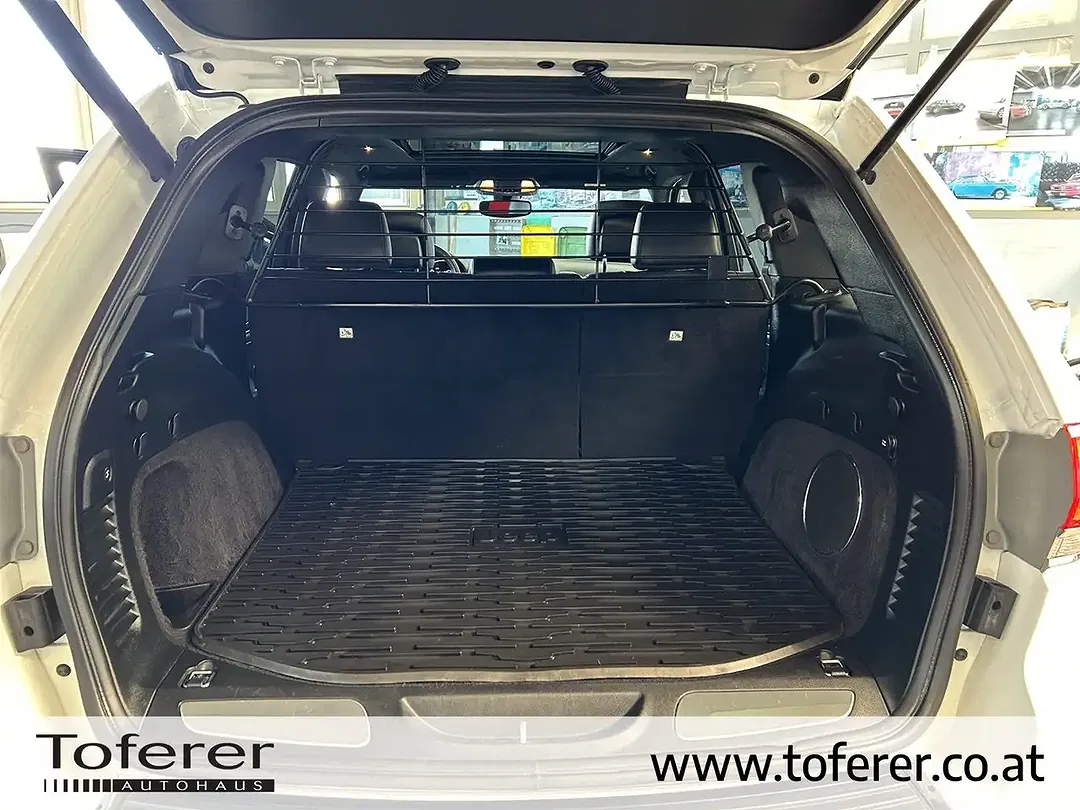 Jeep Grand Cherokee - Thumbnail 10