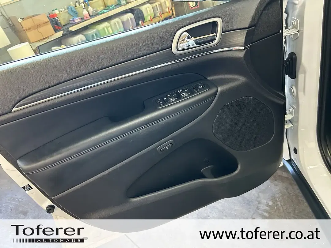 Jeep Grand Cherokee - Thumbnail 13