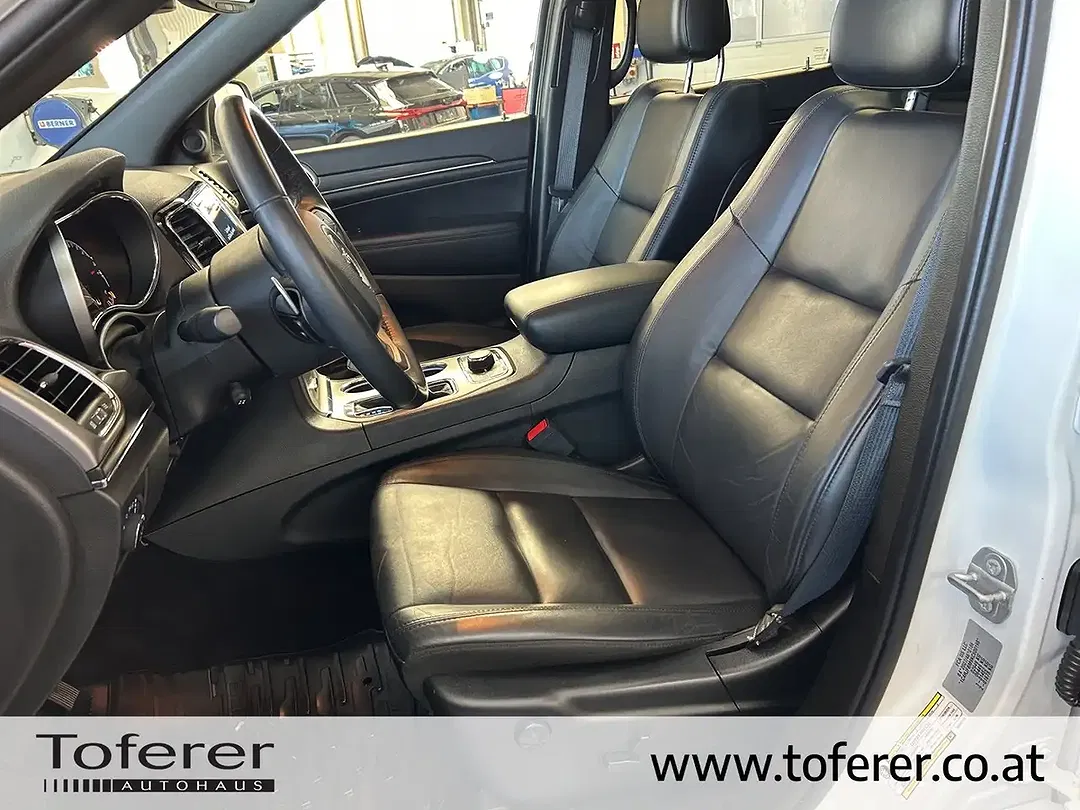 Jeep Grand Cherokee - Thumbnail 14