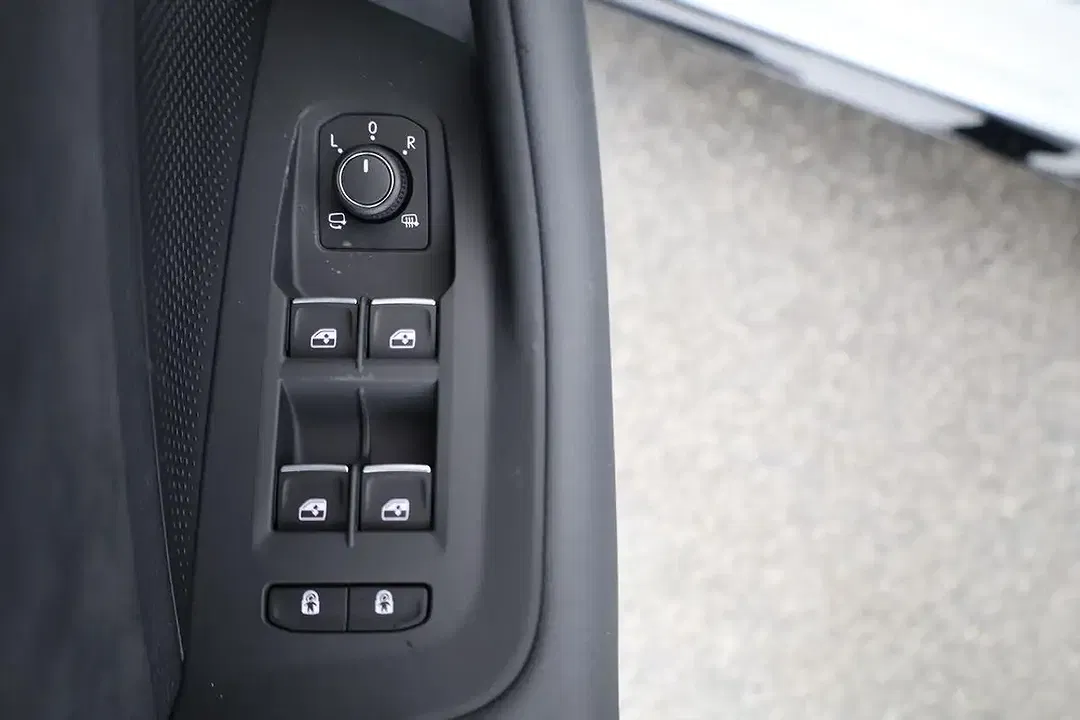Volkswagen Passat Variant TDI DSG 4Motion R-Line Black - Thumbnail 10