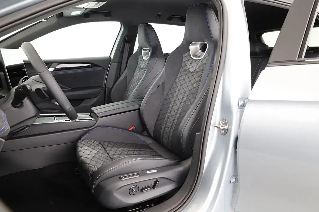 Volkswagen Passat Variant TDI DSG 4Motion R-Line Black - Thumbnail 11